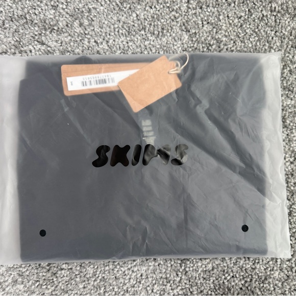 SKIMS New Vintage Cropped Raglan T-Shirt Washed Black Onyx XS - Picture 8 of 9